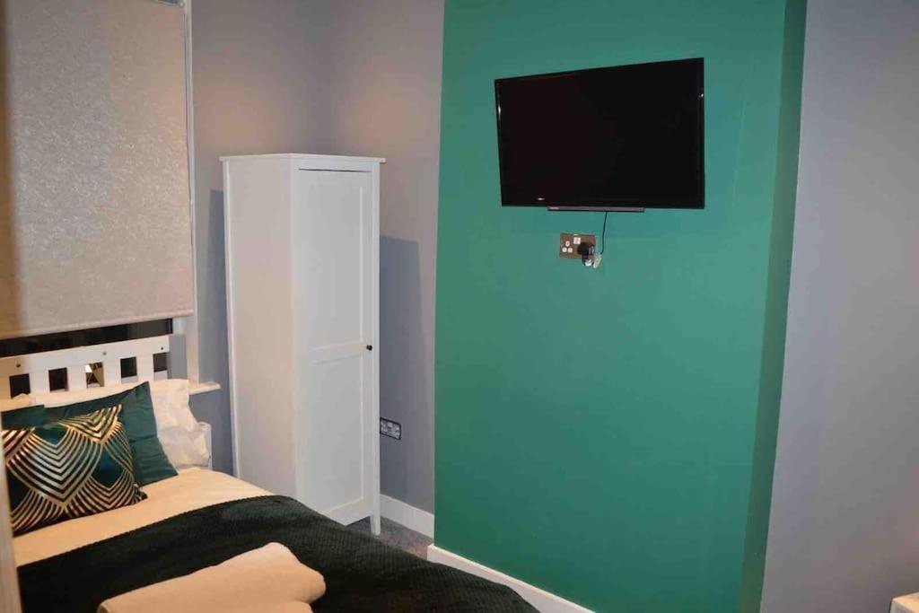 Вилла Unique 4 Bed House In Derby Perfect For Contractors And Families Экстерьер фото
